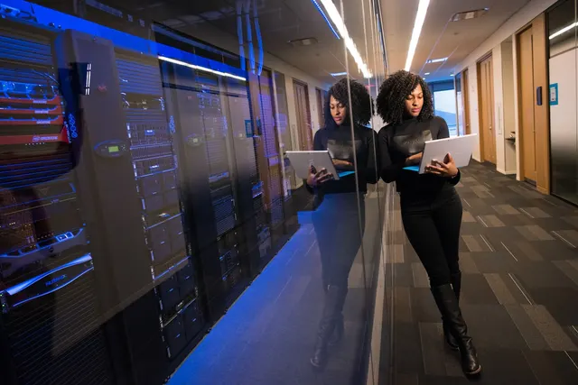 A Technologylab engineer planning a device upgrade